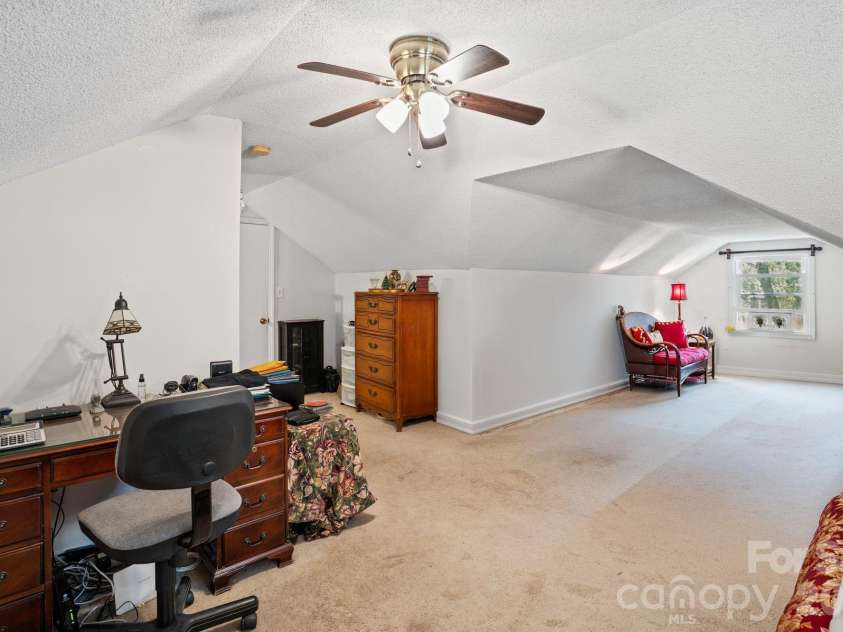 11210 Walking Horse Lane, Charlotte, NC 28215.  MLS# CAR4434271, YatesRealty ID 56500. 