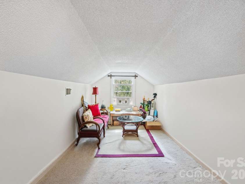11210 Walking Horse Lane, Charlotte, NC 28215.  MLS# CAR4434271, YatesRealty ID 56500. 