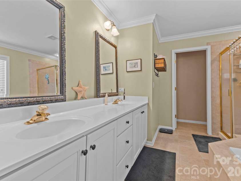 9648 Cockerham Lane, Huntersville, NC 28078.  MLS# CAR4433759, YatesRealty ID 56501. Primary Bathroom
