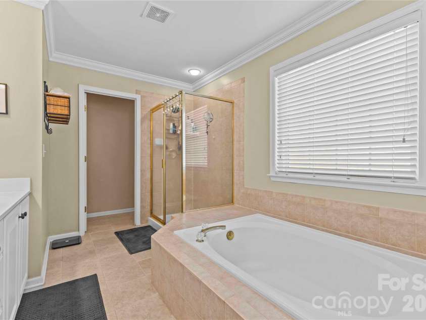 9648 Cockerham Lane, Huntersville, NC 28078.  MLS# CAR4433759, YatesRealty ID 56501. Primary Bathroom