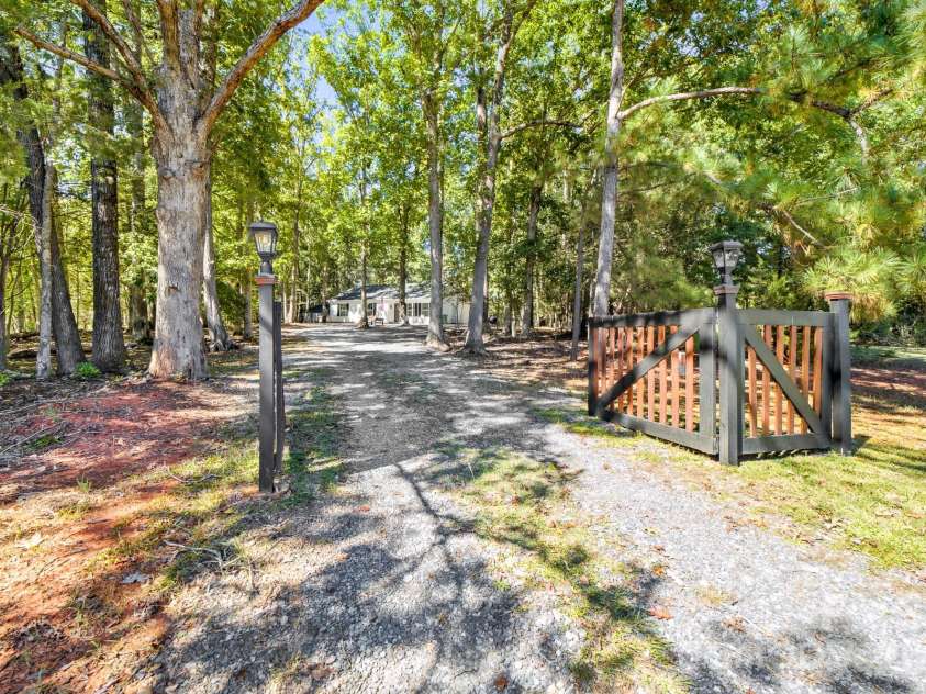 410 Shiloh Unity Road, Lancaster, SC 29720.  MLS# CAR4433993, YatesRealty ID 56502. Drive Entrance
