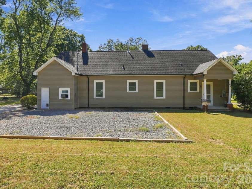 924 Maple Avenue, Salisbury, NC 28144.  MLS# CAR4429731, YatesRealty ID 56504. 