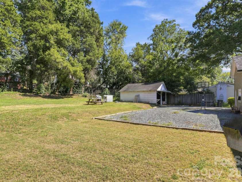 924 Maple Avenue, Salisbury, NC 28144.  MLS# CAR4429731, YatesRealty ID 56504. 