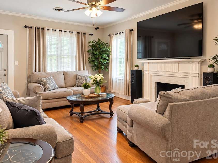 924 Maple Avenue, Salisbury, NC 28144.  MLS# CAR4429731, YatesRealty ID 56504. 
