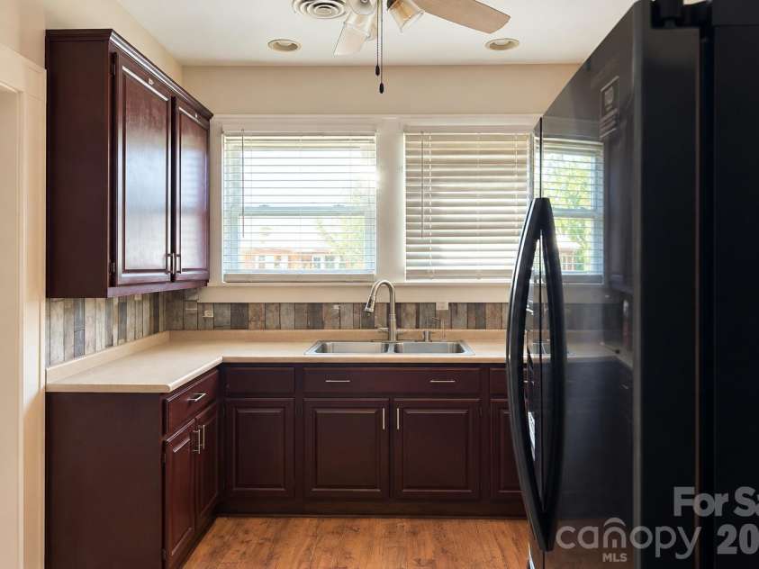 924 Maple Avenue, Salisbury, NC 28144.  MLS# CAR4429731, YatesRealty ID 56504. 