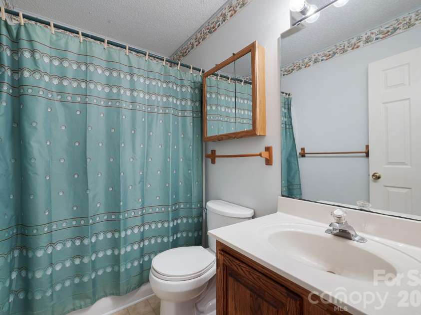103 Tarragon Place, Flat Rock, NC 28731.  MLS# CAR4432456, YatesRealty ID 56509. 2nd bathroom