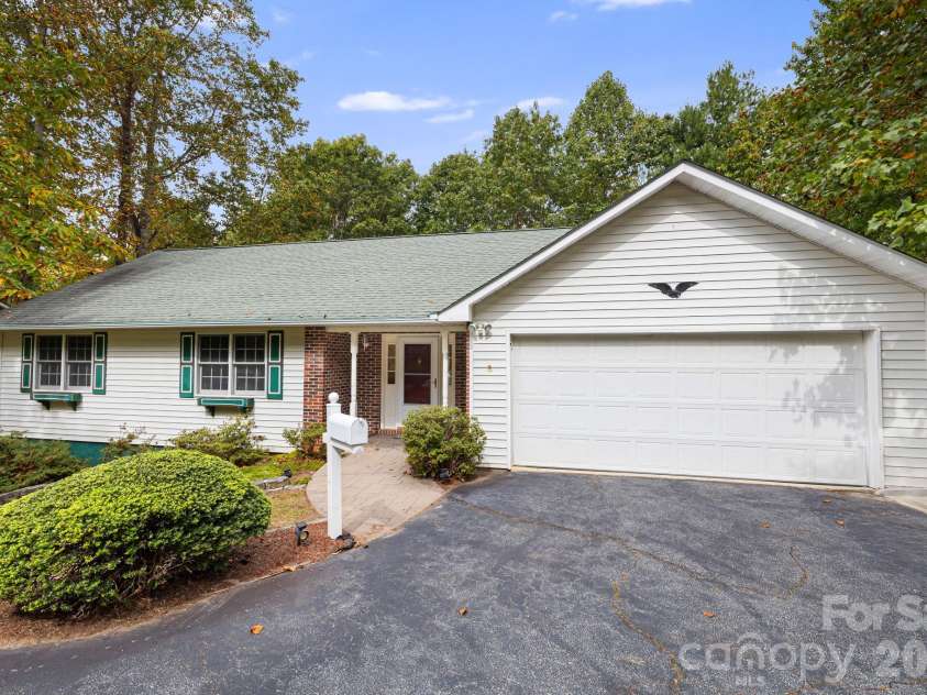 103 Tarragon Place, Flat Rock, NC 28731.  MLS# CAR4432456, YatesRealty ID 56509. 