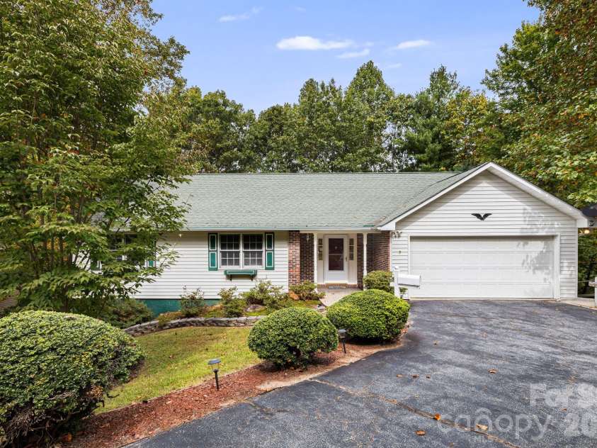 103 Tarragon Place, Flat Rock, NC 28731.  MLS# CAR4432456, YatesRealty ID 56509. 