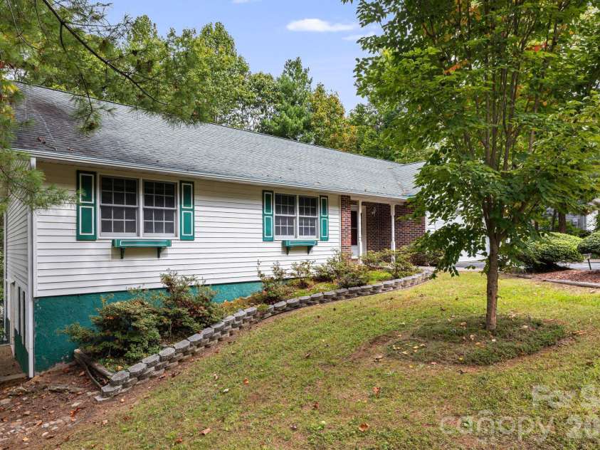 103 Tarragon Place, Flat Rock, NC 28731.  MLS# CAR4432456, YatesRealty ID 56509. 