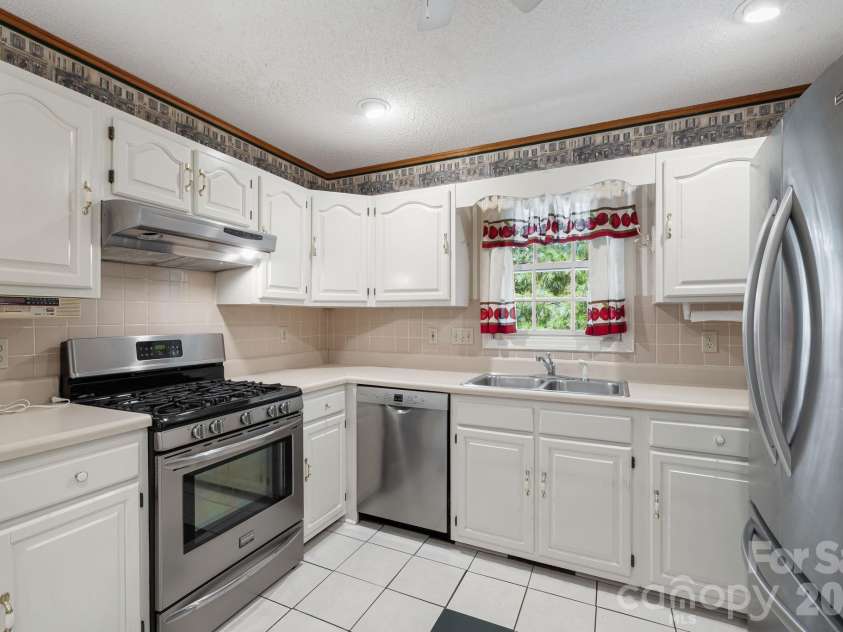103 Tarragon Place, Flat Rock, NC 28731.  MLS# CAR4432456, YatesRealty ID 56509. 