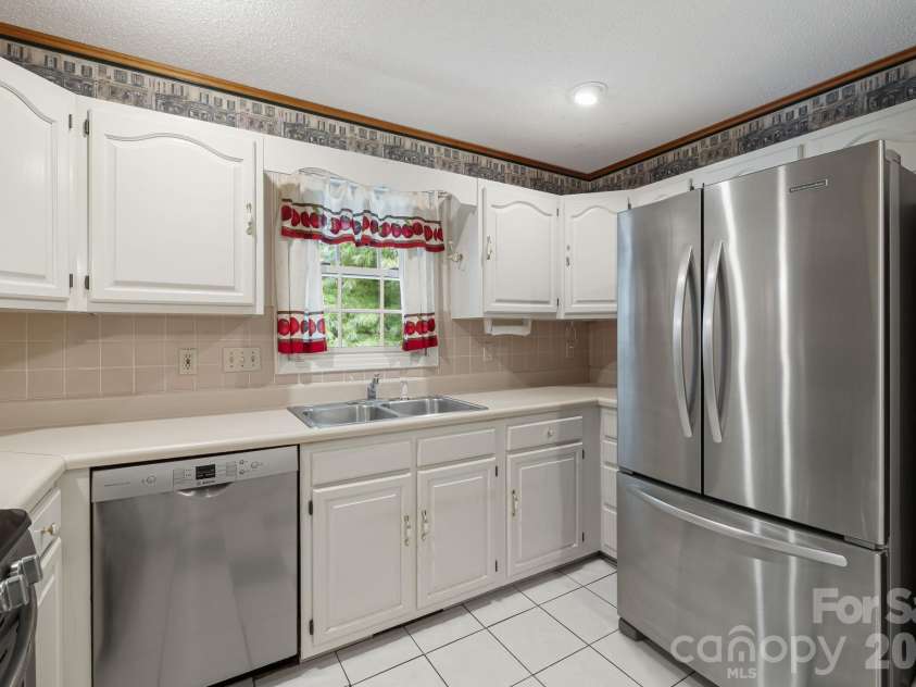 103 Tarragon Place, Flat Rock, NC 28731.  MLS# CAR4432456, YatesRealty ID 56509. 