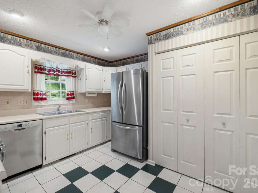 103 Tarragon Place, Flat Rock, NC 28731.  MLS# CAR4432456, YatesRealty ID 56509. 