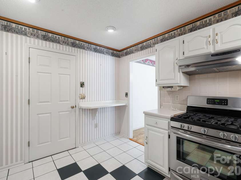 103 Tarragon Place, Flat Rock, NC 28731.  MLS# CAR4432456, YatesRealty ID 56509. 