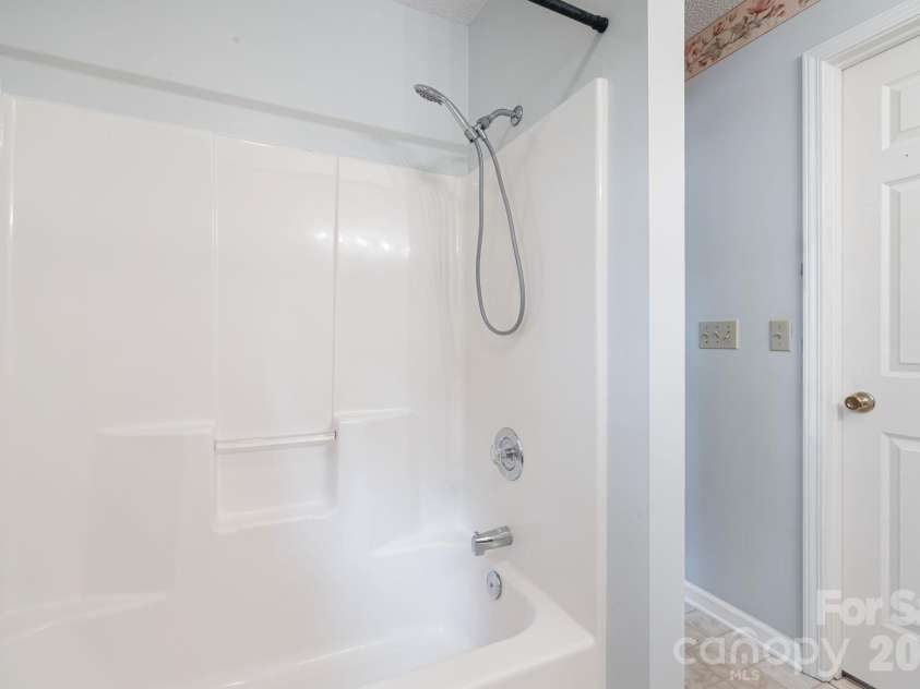 103 Tarragon Place, Flat Rock, NC 28731.  MLS# CAR4432456, YatesRealty ID 56509. 