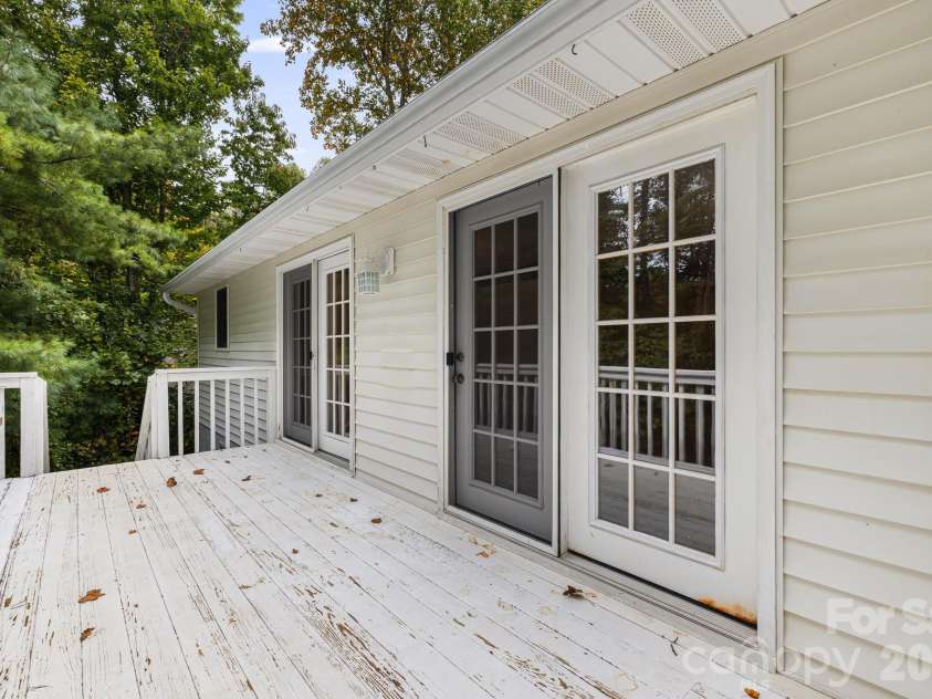 103 Tarragon Place, Flat Rock, NC 28731.  MLS# CAR4432456, YatesRealty ID 56509. 