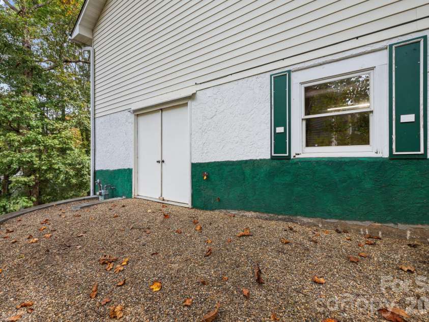 103 Tarragon Place, Flat Rock, NC 28731.  MLS# CAR4432456, YatesRealty ID 56509. 