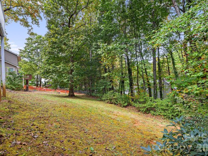103 Tarragon Place, Flat Rock, NC 28731.  MLS# CAR4432456, YatesRealty ID 56509. 