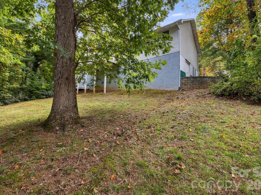 103 Tarragon Place, Flat Rock, NC 28731.  MLS# CAR4432456, YatesRealty ID 56509. 