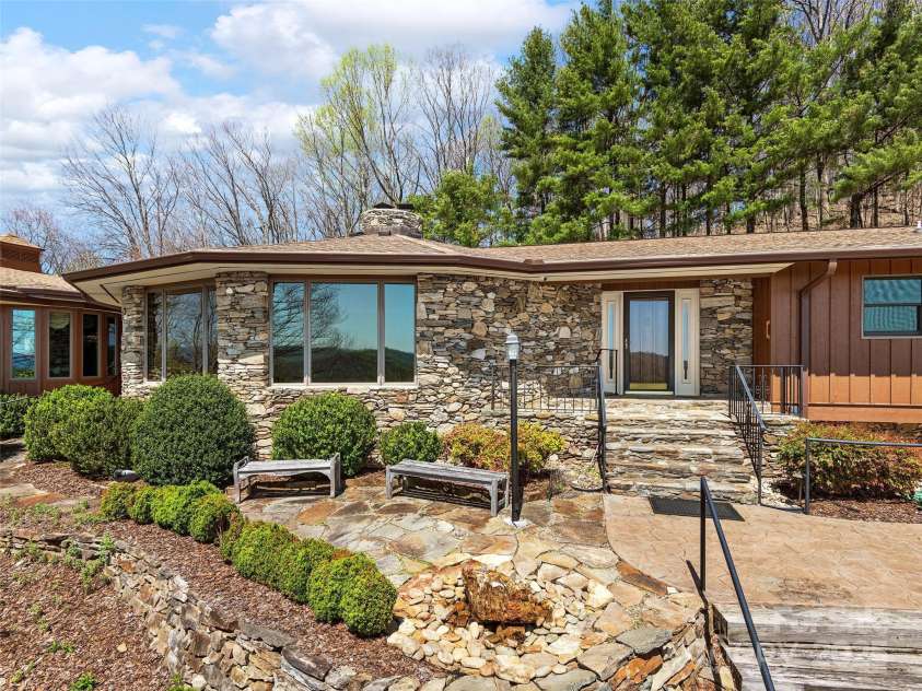 1300 Randy Drive, Hendersonville, NC 28791.  MLS# CAR4246171, YatesRealty ID 5651. 