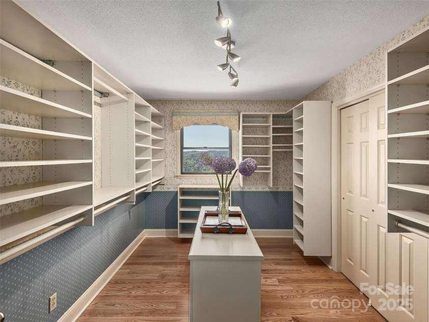 1300 Randy Drive, Hendersonville, NC 28791.  MLS# CAR4246171, YatesRealty ID 5651. 