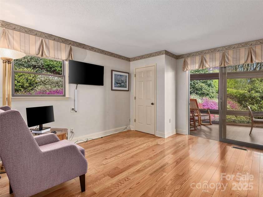 1300 Randy Drive, Hendersonville, NC 28791.  MLS# CAR4246171, YatesRealty ID 5651. 