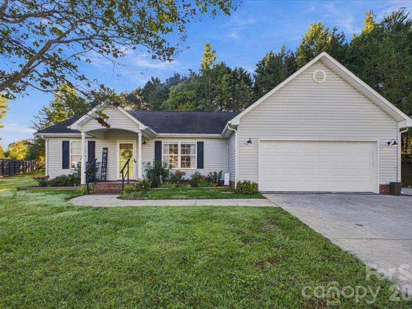 546 Pennyfields Lane, Clover, SC 29710.  MLS# CAR4434239, YatesRealty ID 56511. 