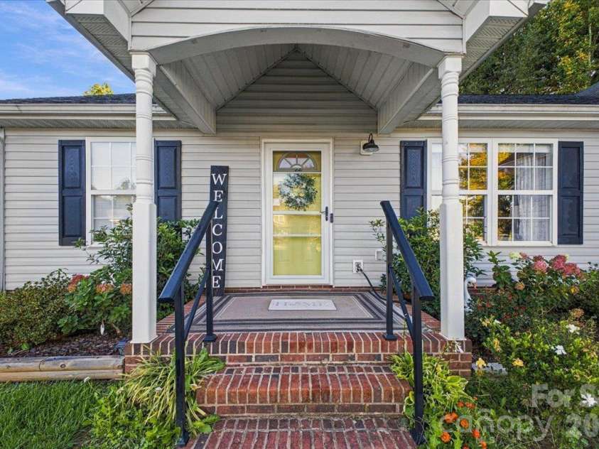546 Pennyfields Lane, Clover, SC 29710.  MLS# CAR4434239, YatesRealty ID 56511. 