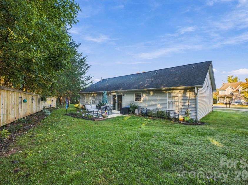 546 Pennyfields Lane, Clover, SC 29710.  MLS# CAR4434239, YatesRealty ID 56511. 