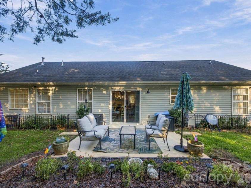 546 Pennyfields Lane, Clover, SC 29710.  MLS# CAR4434239, YatesRealty ID 56511. 