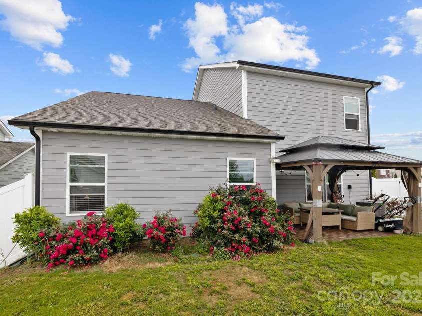 201 Bennett Trail Drive, Mount Holly, NC 28120.  MLS# CAR4224471, YatesRealty ID 5652. 