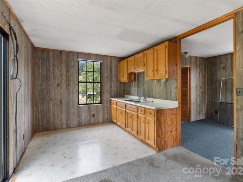 461 Tweed Road, Madison, NC 28753.  MLS# CAR4267871, YatesRealty ID 5652. Flex Space upstairs