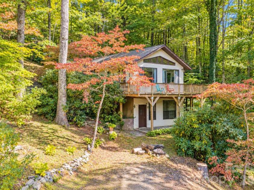 414 Bear Lake Circle, Whittier, NC 28789.  MLS# CAR4434169, YatesRealty ID 56521. 