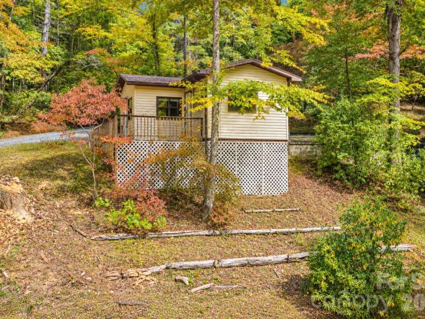 414 Bear Lake Circle, Whittier, NC 28789.  MLS# CAR4434169, YatesRealty ID 56521. 