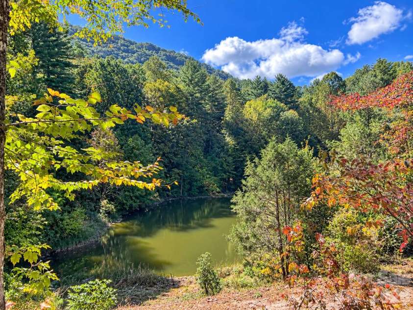 414 Bear Lake Circle, Whittier, NC 28789.  MLS# CAR4434169, YatesRealty ID 56521. 