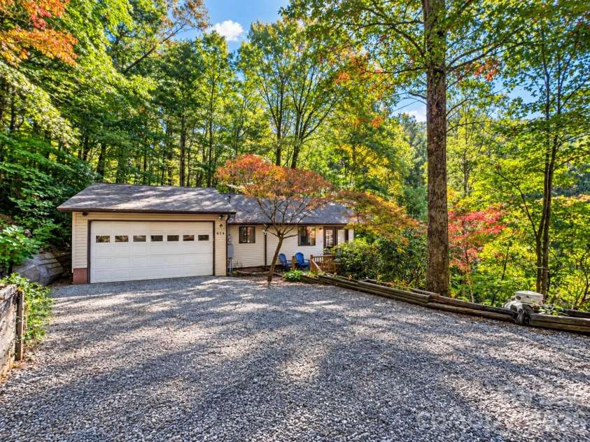 414 Bear Lake Circle, Whittier, NC 28789.  MLS# CAR4434169, YatesRealty ID 56521. 