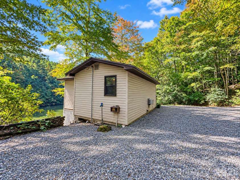 414 Bear Lake Circle, Whittier, NC 28789.  MLS# CAR4434169, YatesRealty ID 56521. 