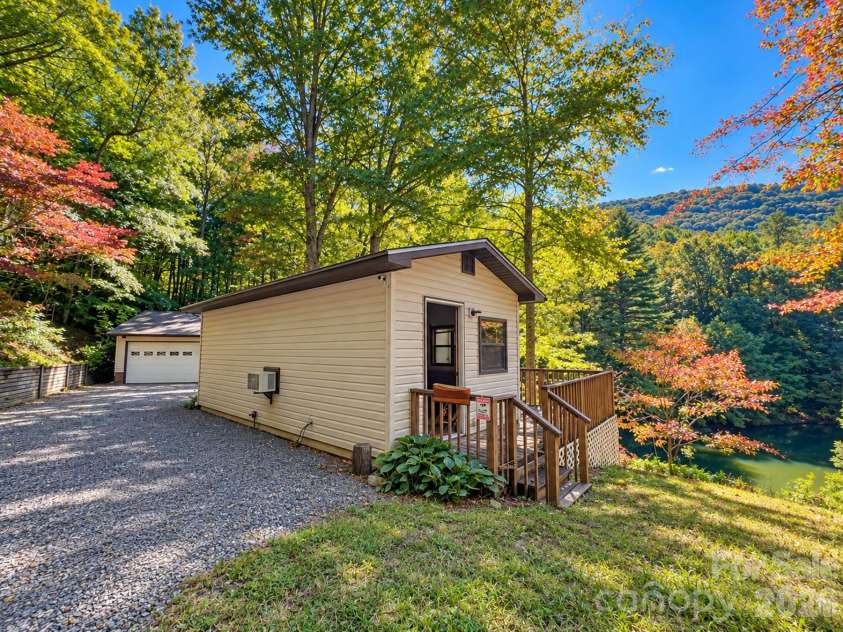 414 Bear Lake Circle, Whittier, NC 28789.  MLS# CAR4434169, YatesRealty ID 56521. 