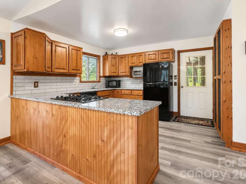 414 Bear Lake Circle, Whittier, NC 28789.  MLS# CAR4434169, YatesRealty ID 56521. 