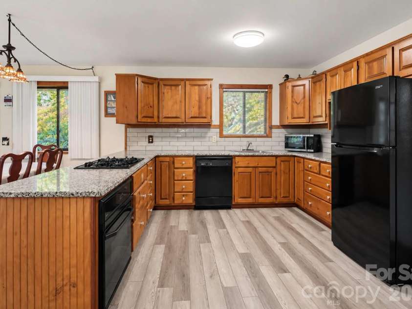 414 Bear Lake Circle, Whittier, NC 28789.  MLS# CAR4434169, YatesRealty ID 56521. 