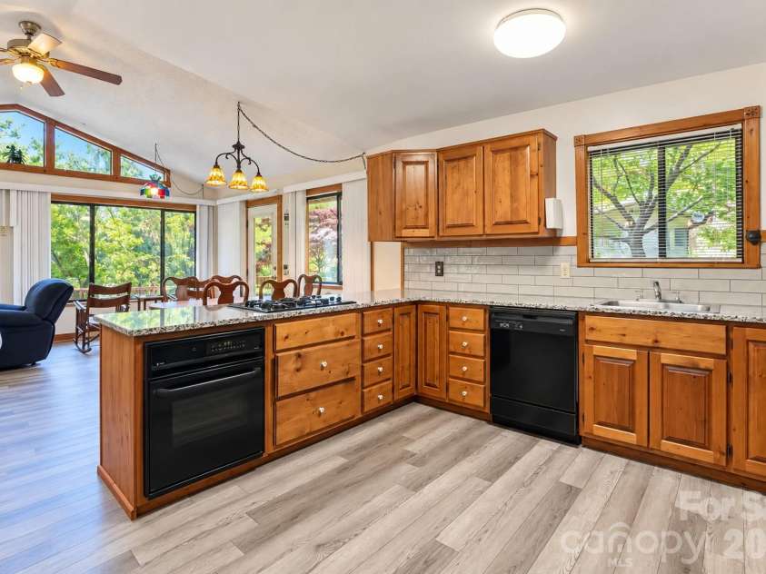 414 Bear Lake Circle, Whittier, NC 28789.  MLS# CAR4434169, YatesRealty ID 56521. 