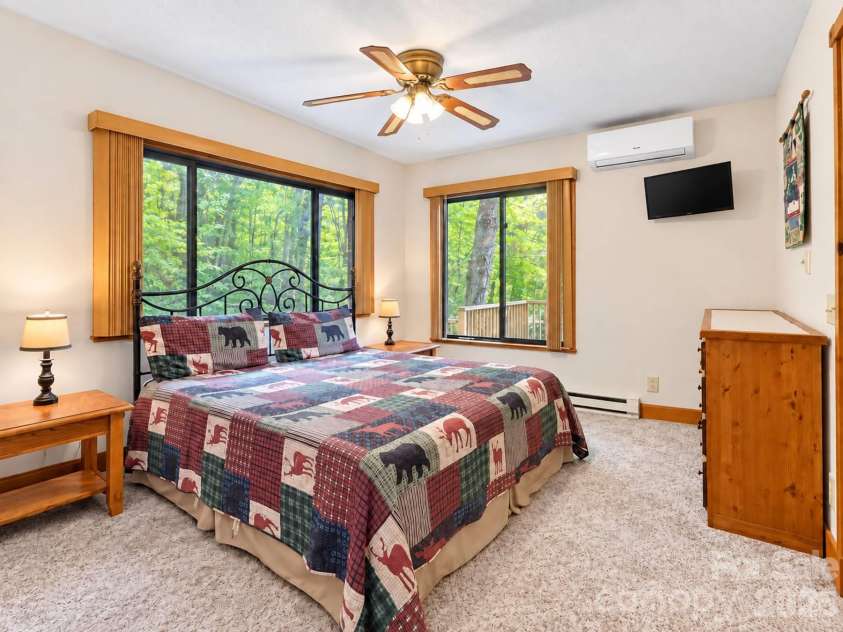 414 Bear Lake Circle, Whittier, NC 28789.  MLS# CAR4434169, YatesRealty ID 56521. 