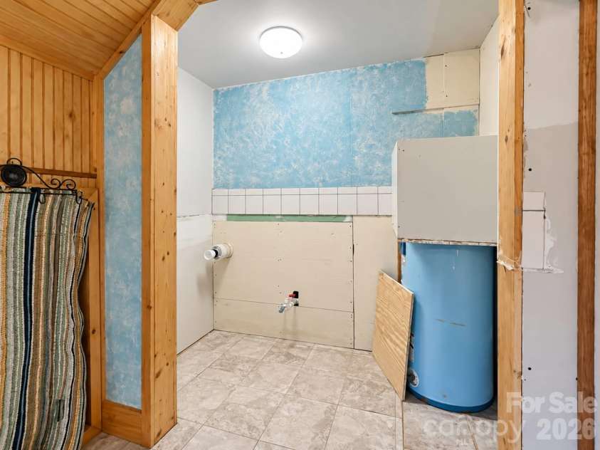 414 Bear Lake Circle, Whittier, NC 28789.  MLS# CAR4434169, YatesRealty ID 56521. 