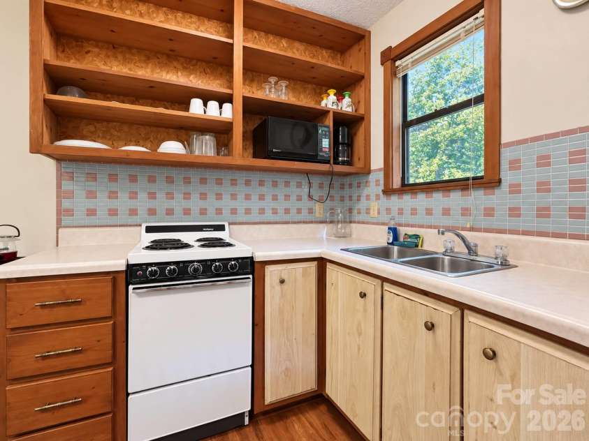 414 Bear Lake Circle, Whittier, NC 28789.  MLS# CAR4434169, YatesRealty ID 56521. 