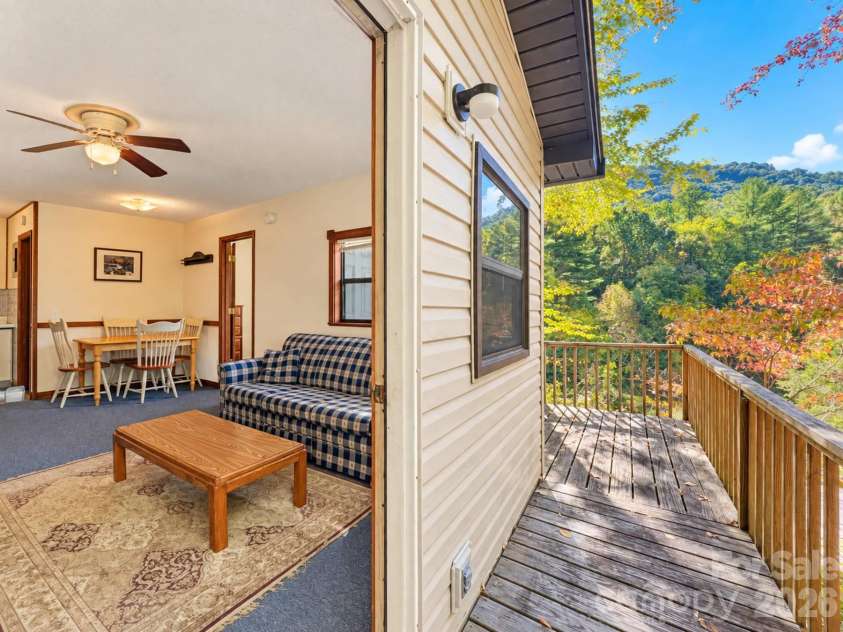 414 Bear Lake Circle, Whittier, NC 28789.  MLS# CAR4434169, YatesRealty ID 56521. 
