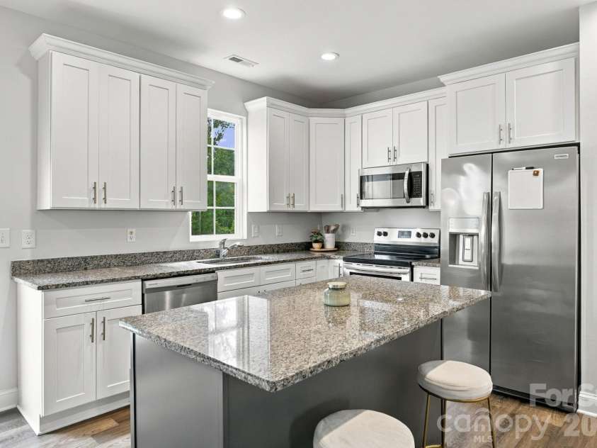 8553 Colgate Circle, Charlotte, NC 28214.  MLS# CAR4434484, YatesRealty ID 56523. 