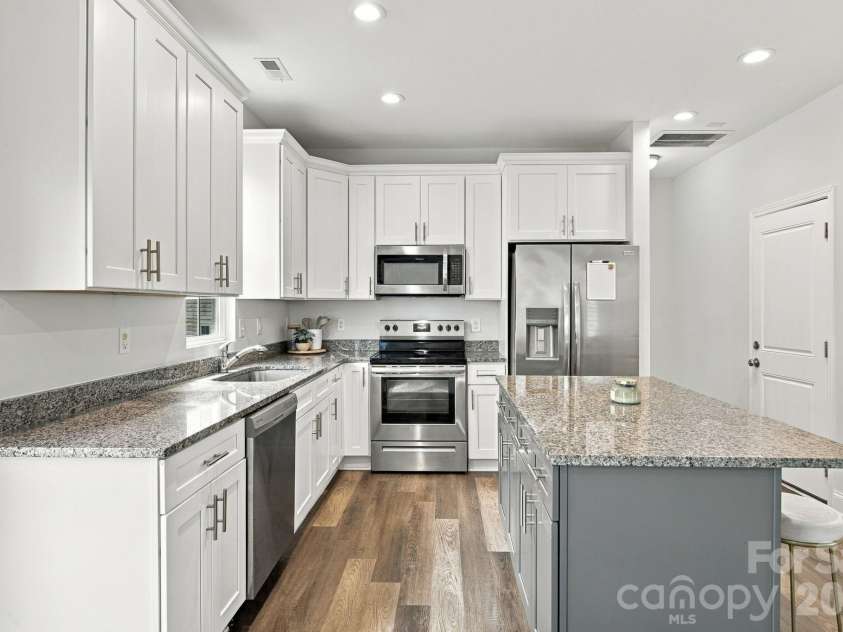 8553 Colgate Circle, Charlotte, NC 28214.  MLS# CAR4434484, YatesRealty ID 56523. 