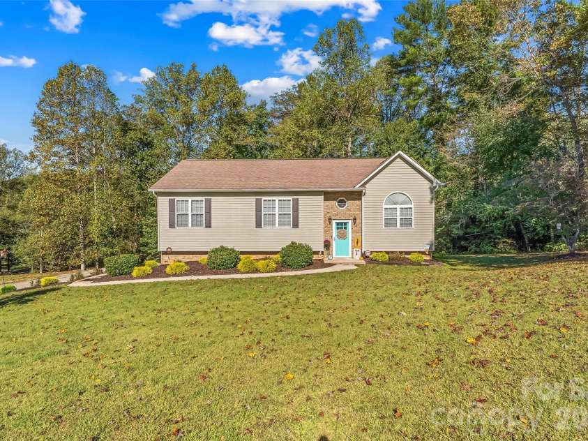 3105 Lyndhurst Drive, Lenoir, NC 28645.  MLS# CAR4434302, YatesRealty ID 56525. 
