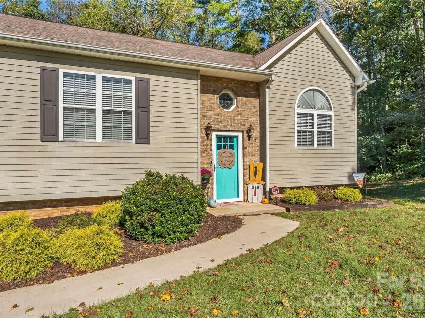 3105 Lyndhurst Drive, Lenoir, NC 28645.  MLS# CAR4434302, YatesRealty ID 56525. 