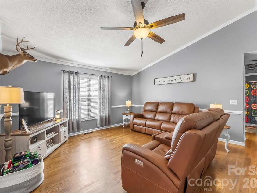 3105 Lyndhurst Drive, Lenoir, NC 28645.  MLS# CAR4434302, YatesRealty ID 56525. 