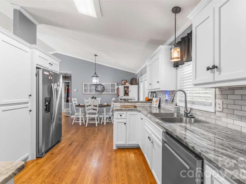 3105 Lyndhurst Drive, Lenoir, NC 28645.  MLS# CAR4434302, YatesRealty ID 56525. 